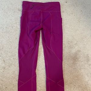 Lululemon cranberry color 7/8 length leggings